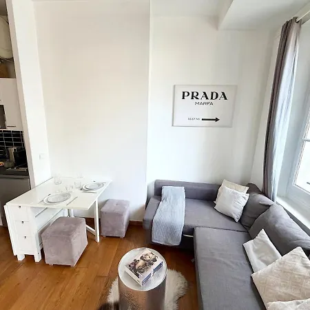 Charming Parisian 2 פריז