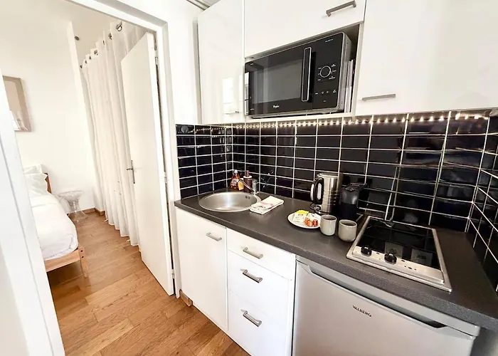 Charming Parisian 2 * פריז