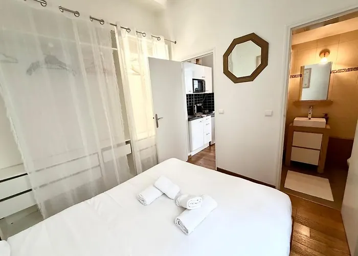 Charming Parisian 2 * פריז