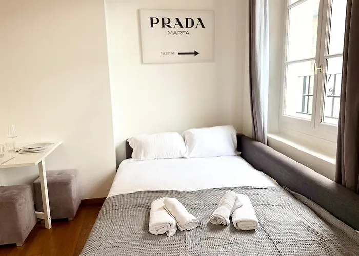 Charming Parisian 2 פריז