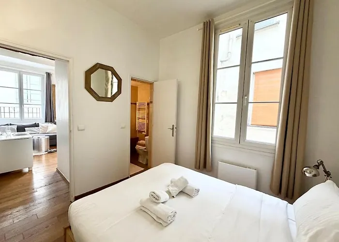 Charming Parisian 2 * פריז